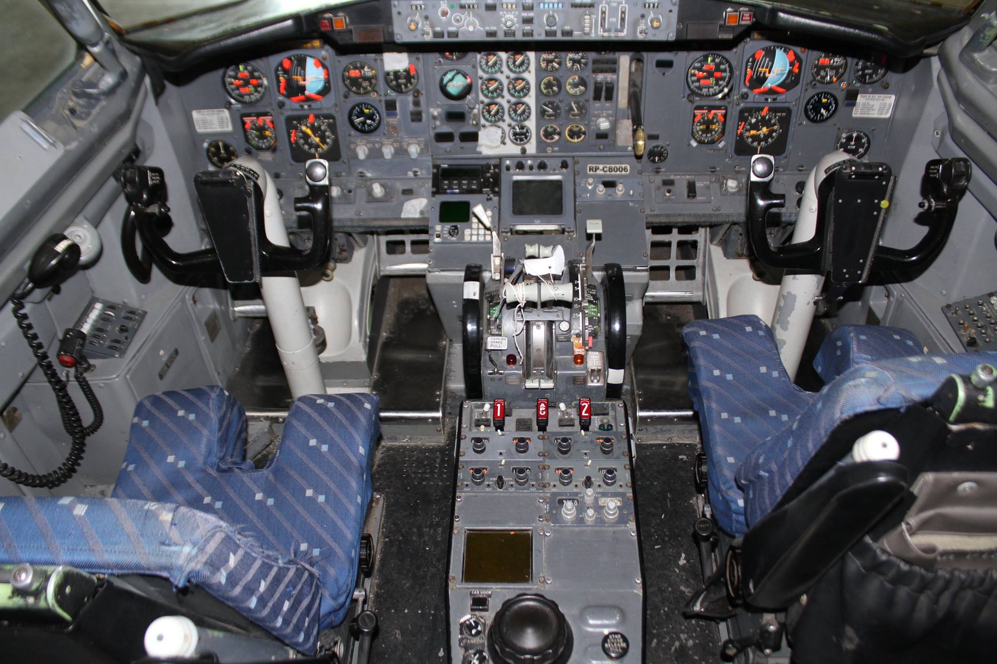 boeing 737 cockpit tour