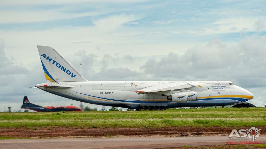 UR-82008-AN-124 Darwin 8