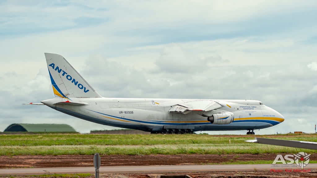 UR-82008-AN-124 Darwin 11