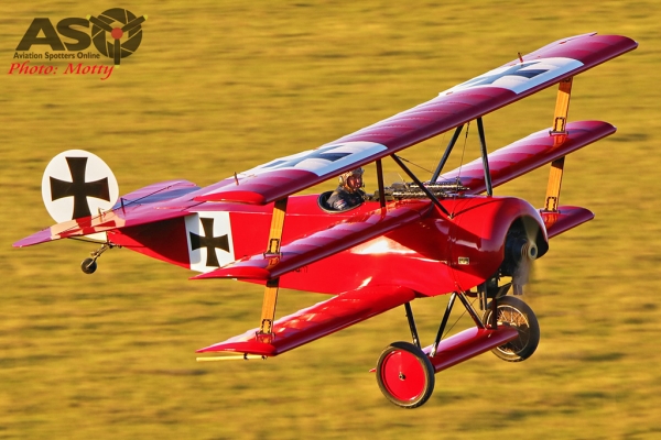 Mottys-Luskintyre-Christmas-2017-6-6715-Paul-Bennet-Triplane-VH-FXP-001-ASO