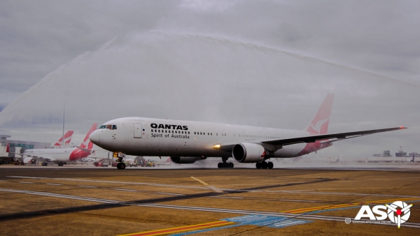 VH-OGL Boeing 767 QANTAS final water cannon salute.